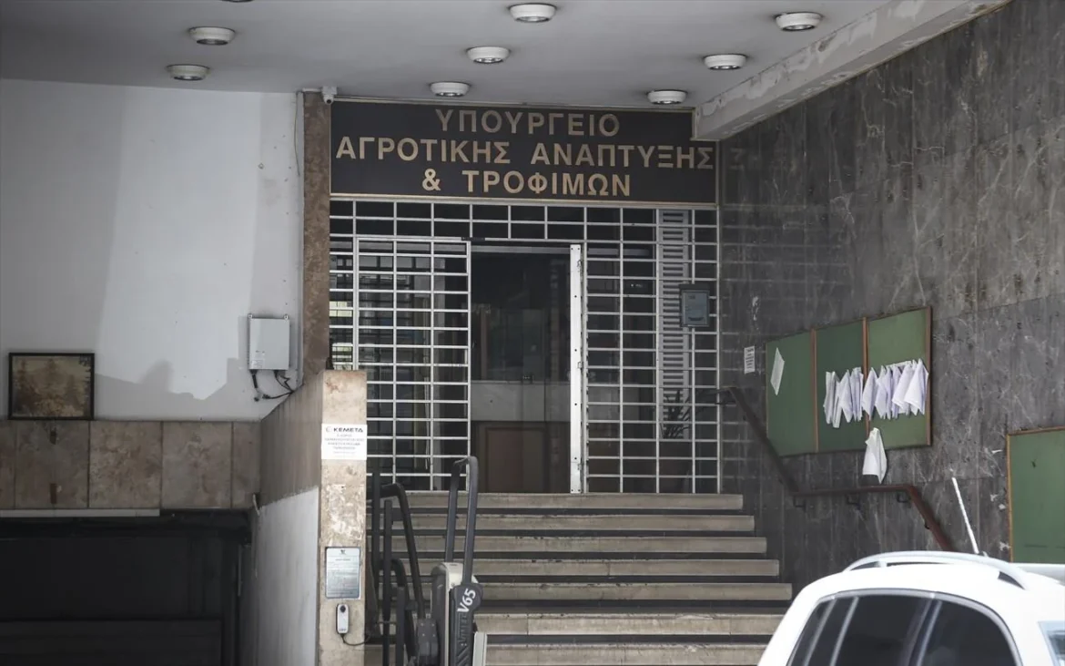 ΥΠΑΑΤ: Διευρύνεται η διακίνηση γαλακτοκομικών προϊόντων από τη Λέσβο
