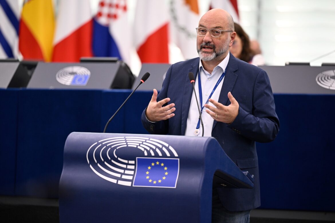 Σάκης Αρναούτογλου: «Πριν από τη φωτιά. Η πρόληψη που ζητά σήμερα η Ευρώπη.»